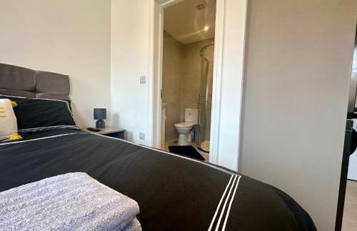 Spectacular Modern, Private Apartment,15 Mins To Central London - Photo 9