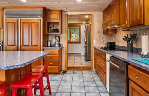 Lake house w/ indr pool and jacuzzi - Foto 46