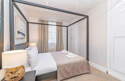 Luxury Georgian Townhouse with Cinema and parking - Photo 22