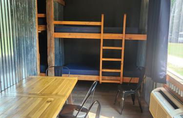 Relaxing Group Cabin with Fire Ring in Indiana - Foto 8