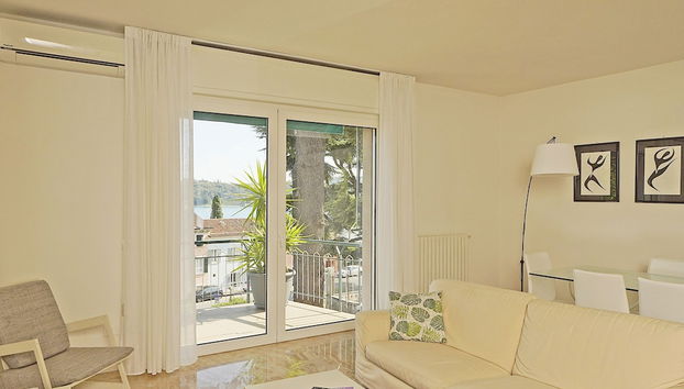 Blu View Apartment in Salo - Foto 3, Habitación