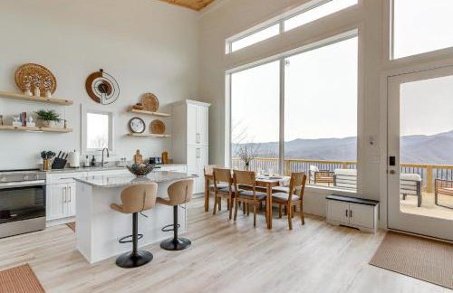 Mtn-View Hidden Falls Cabin with Hot Tub and Deck - Foto 4