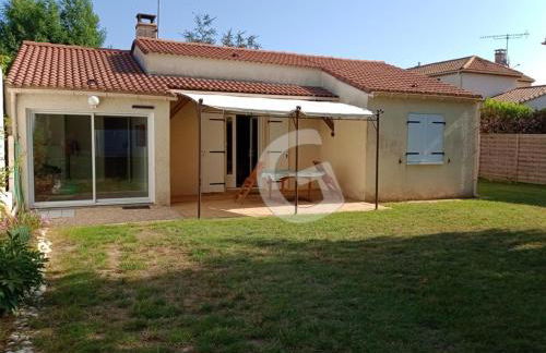 Maison 4 pers. en Forêt, Proche Plages et Activités, Saint-Vincent-sur-Jard - FR-1-194-394 - Foto 1