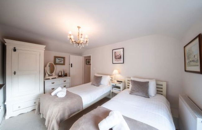 Host Stay White House - Photo 9