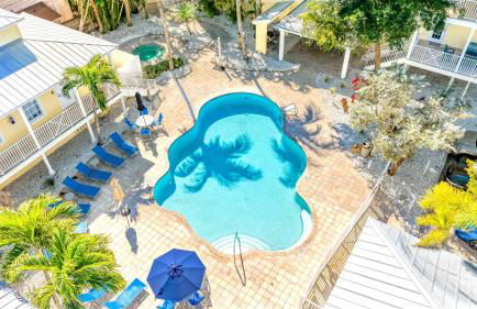 New! Remodeled, Pool-Side, 1-min to Beach Path! - Foto 6