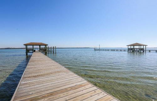 Spacious Home with Waterfront View-Welcome Pets - Foto 71