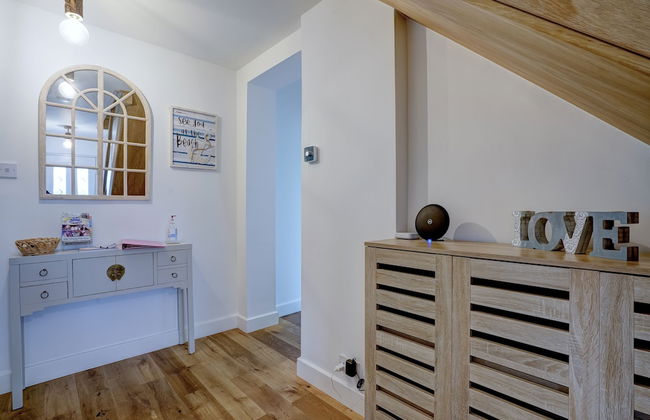 Norfolk Luxe Beach House Sleeps 8 Dog Friendly - Photo 10