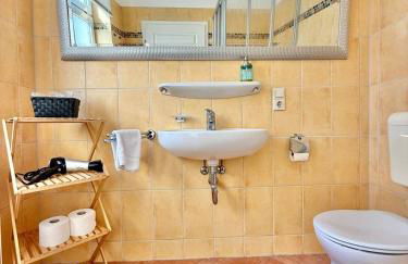 Helles Ferienhaus super zentral mit gratis Stellplätzen N162 - Photo 39