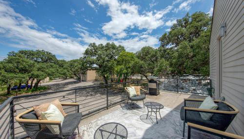 Conveniently Located Upstairs Deck BBQ - Foto 2