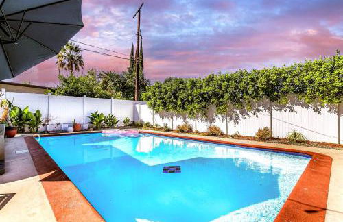 SoCal Retreat with Pool and Spacious Backyard - Foto 28