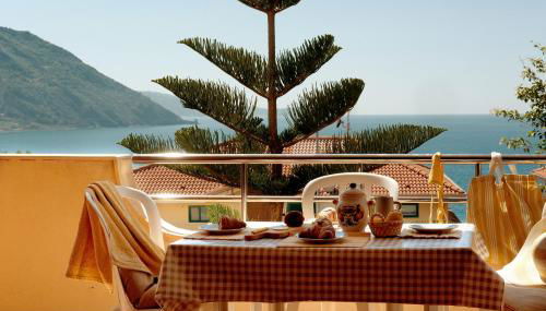 Sun-Filled Apartment, Breathtaking Coastal View, Gioiosa Marea, Limone by Ideal Sicily - Foto 2