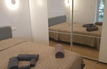 Newly Renovated Varkiza Beachside One Bedroom with Large Terrace - Foto 15