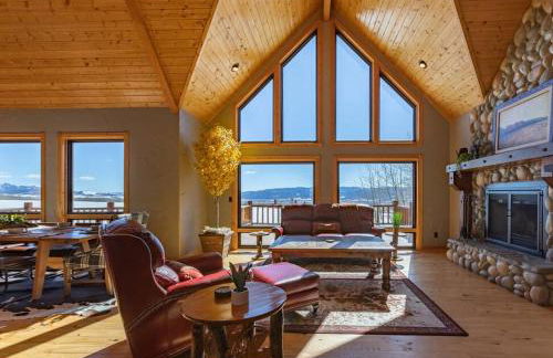 MAJESTIC VIEWS FAMILY LODGE with Large Deck - Photo 6