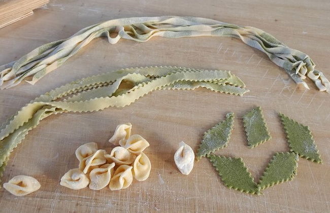 Taller de pasta colorida en Bolonia con comida - Foto 2