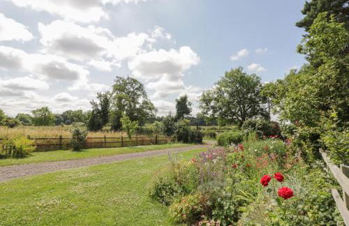 Lawn Lodge - Photo 16