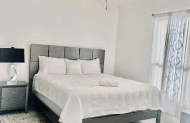 Luxe 3BR & 2BA Condo Near Airport & Shopping Mall - Foto 7