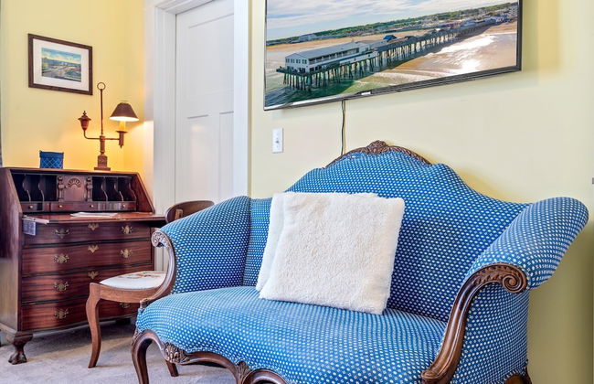 Golf-front Personal Arcade Hot tub Outdoor Kitchen - Photo 22