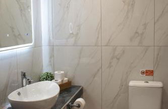 Emily Apartments 3 - Photo 35