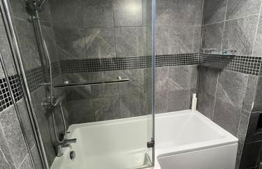 Modern upside down property with hot tub - Foto 7