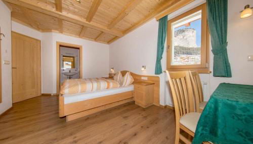 Eguia - Photo 2, wardrobe