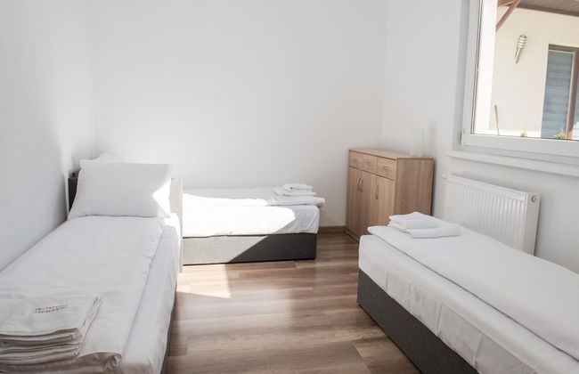 Spacious 3-room Apartment, Summer Pool - Photo 5