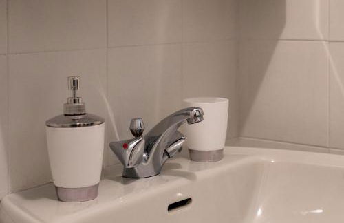 La Casa degli Sbilfs - Wi-Fi, Netflix e Garage Box , a 2 minuti dal Monte Zoncolan - Foto 11