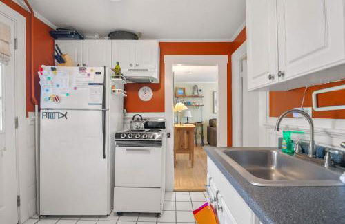 Steps to Commercial St Walk to Beach - Foto 9