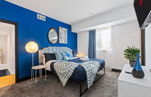 Spacious Luxury Villas in the heart of LA! Free parking and Jacuzzi - Photo 6