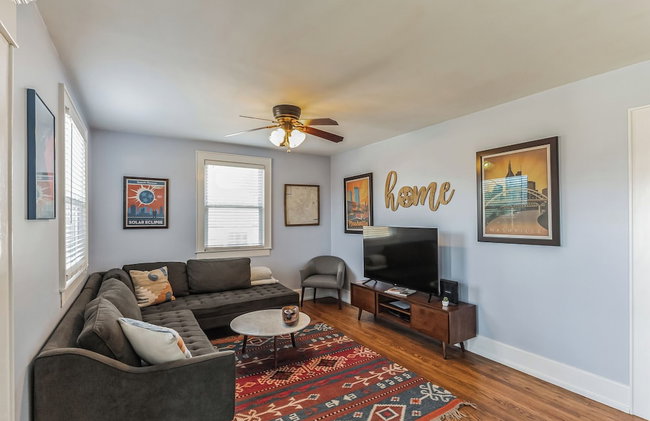 Bluebird Bungalow Chic Home, Quiet Neighborhood - Foto 1