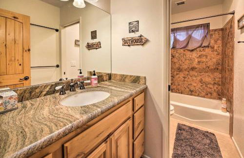 Wooded Yard, Gas Grill Lush Pinetop Retreat - Foto 20