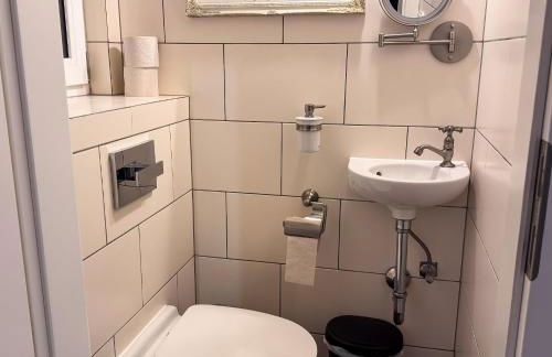 T&K Apartments - 8 Room Detached house - 6 min to Messe DUS - Private Parking - Foto 20