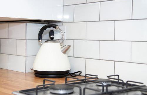 Amazing Lovely 1BDR Apartment, South London - Photo 21