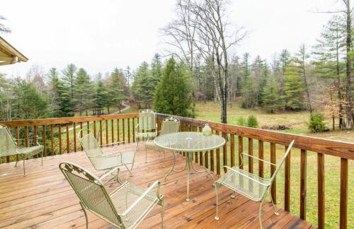 Carries Cottage- Hot Tub, Firepit, Covered Deck - Foto 8