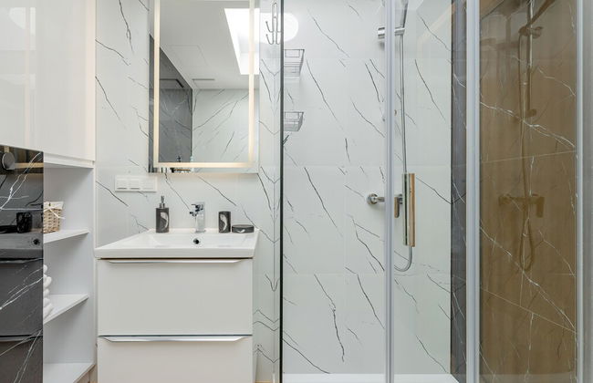 Blue Apartment With Sea View by Renters - Photo 41