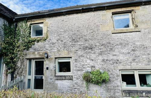 Ollerenshaw Cottage - Photo 2