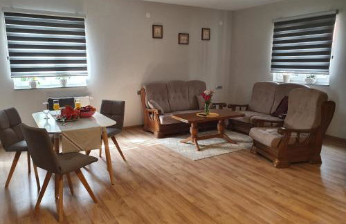 Apartman Fenestra s terasom i pogledom na Gacku - Foto 6