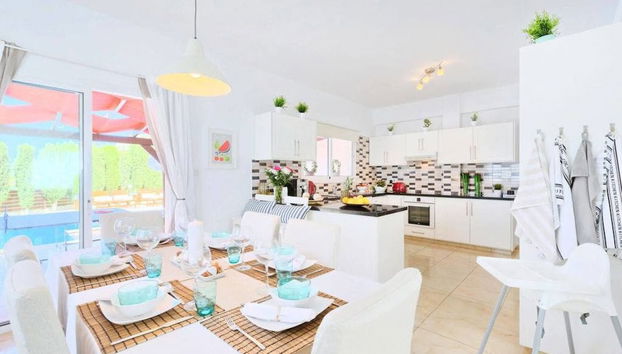 Villa Hadi - Foto 5, Servicio de comidas en la habitación