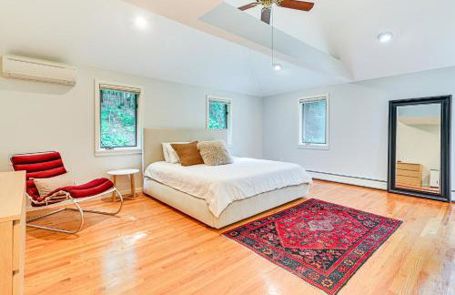 8 Mi to Tanglewood and Butternut Ski Spacious Home! - Foto 22