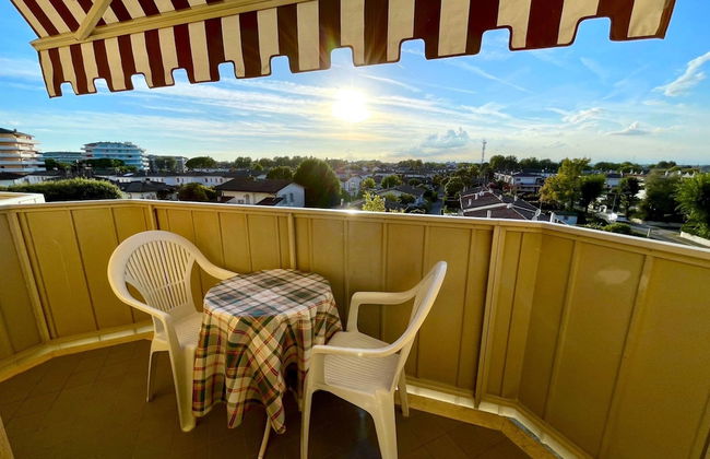 Flat With Excellent Location - Photo 1