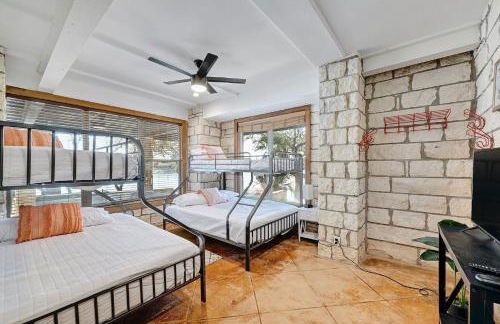 Luxury Lakefront Escape on Lake Travis - Photo 20