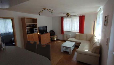 Gästehaus mit 3 separaten Schlafbereichen, Terrasse und Carport - Foto 3