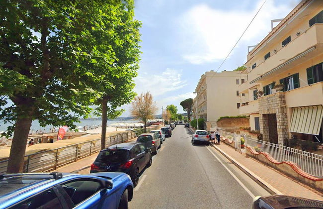 Sea Breeze Seafront Flat - Photo 25