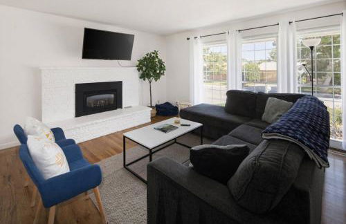 Family Retreat! By Denver + Hot Tub, Sleeps 10! - Foto 32