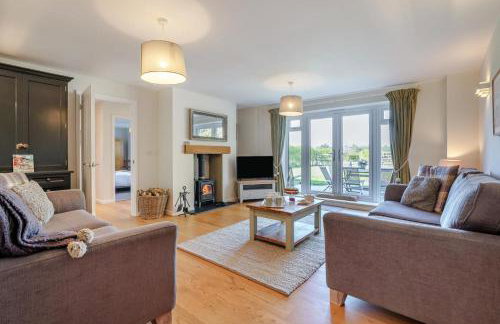 3 Bed in Staplecross oc-rh1162 - Photo 2