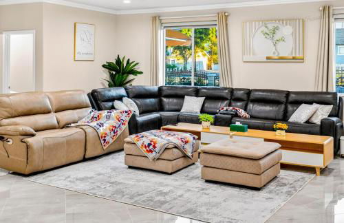 Spacious 6BR Stay with Parking and Near DTLA - Foto 25