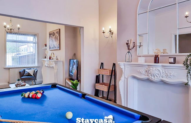 White Cozy House With Pool Table Game Room - Photo 22