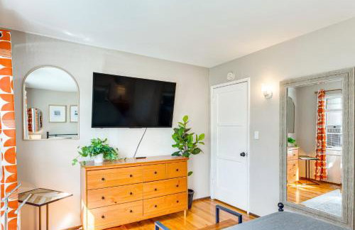 2 Mi to Griffith Park Chic Home with Private Patio - Foto 15