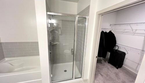 Luxury Bedroom with Private Bath & Closet Near Airport and Downtown Boston - Foto 3