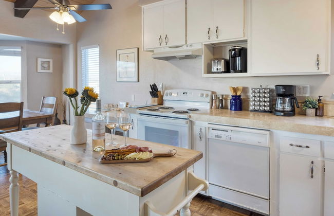 Steps to Beach w/ Patio+deck Foosball Happy Bottom Beach House by Avantstay - Foto 4