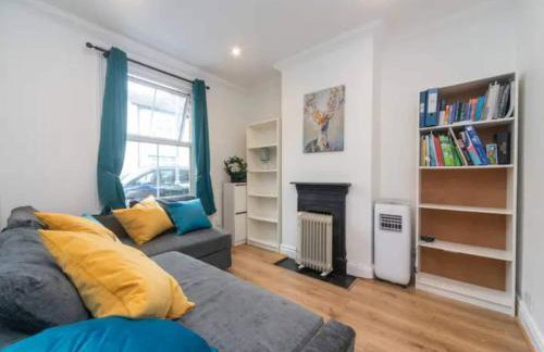 Charming Period Home near Surbiton with Garden - Foto 6